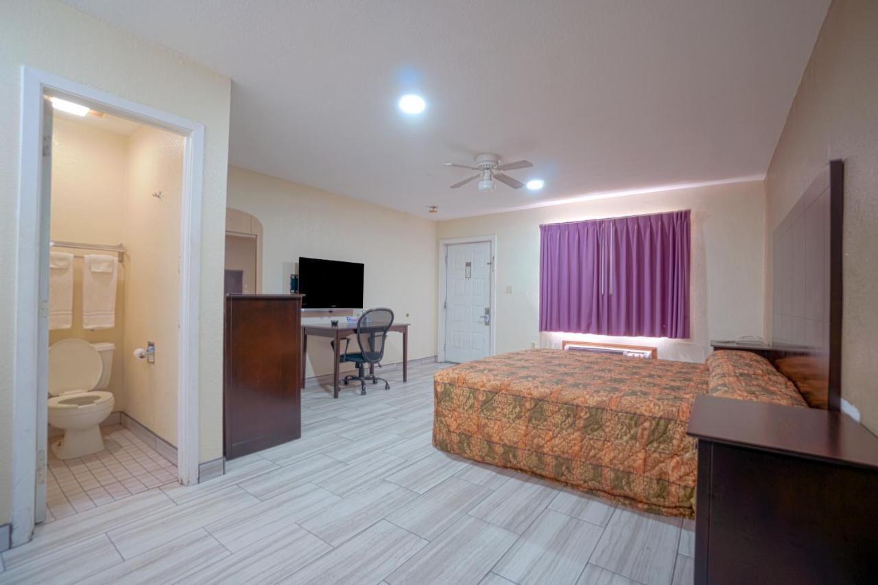 Texas Inn San Benito Near Harlingen Экстерьер фото