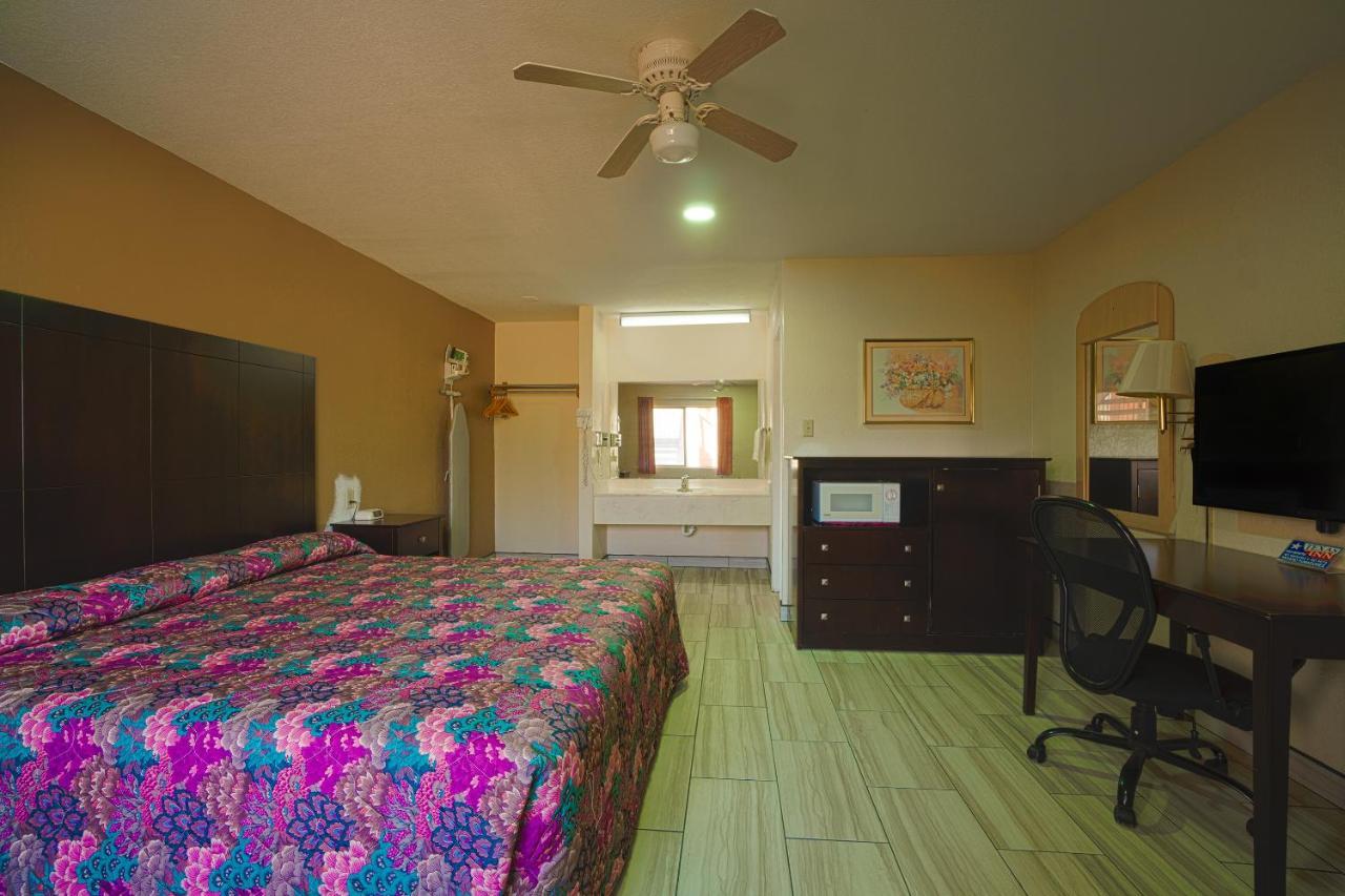 Texas Inn San Benito Near Harlingen Экстерьер фото