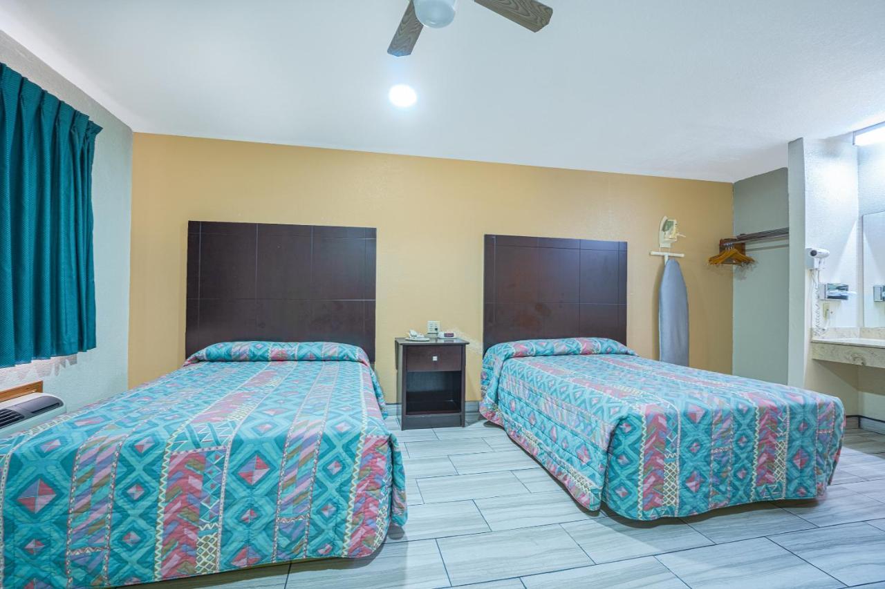 Texas Inn San Benito Near Harlingen Экстерьер фото