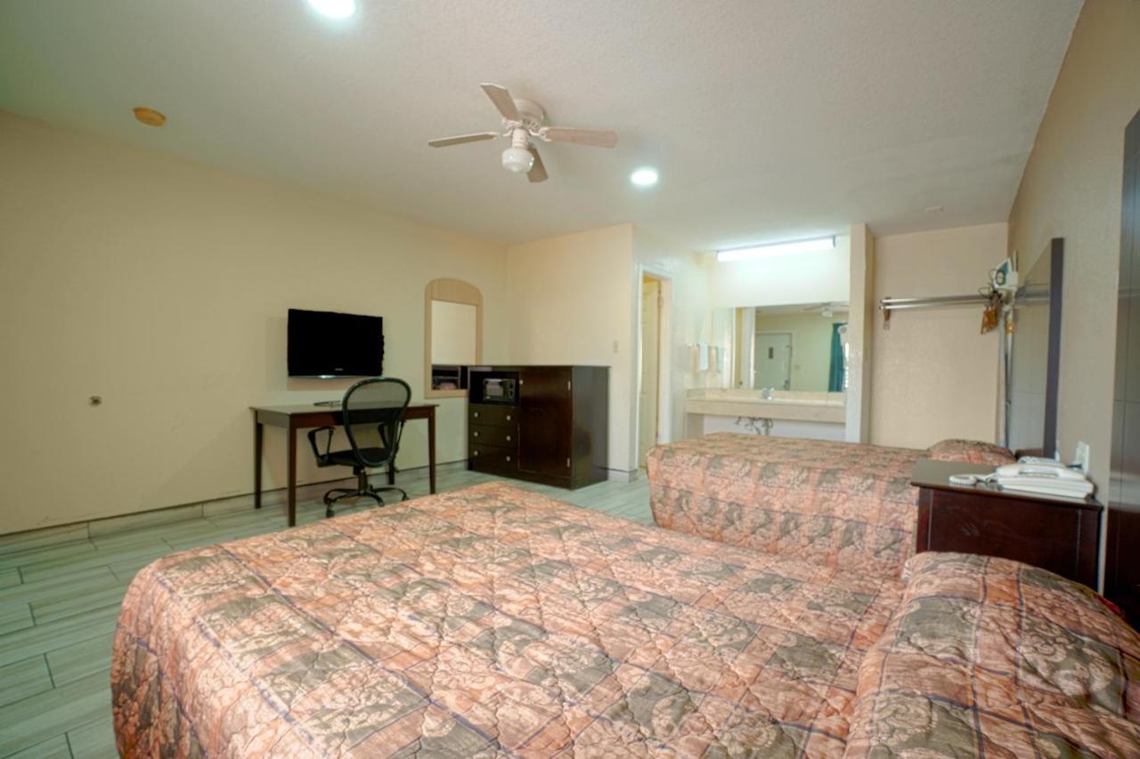 Texas Inn San Benito Near Harlingen Экстерьер фото