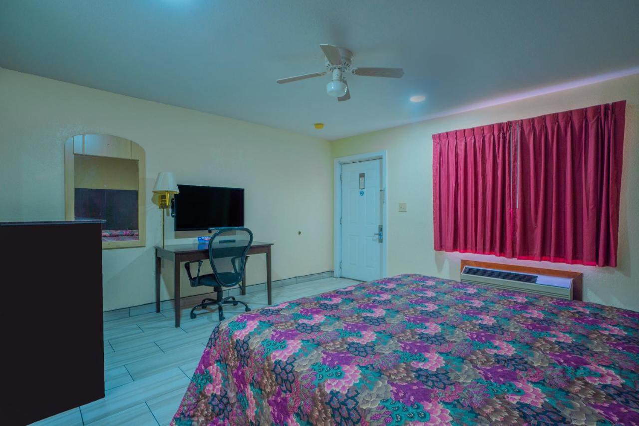 Texas Inn San Benito Near Harlingen Экстерьер фото