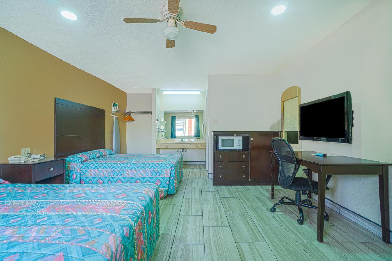 Texas Inn San Benito Near Harlingen Экстерьер фото